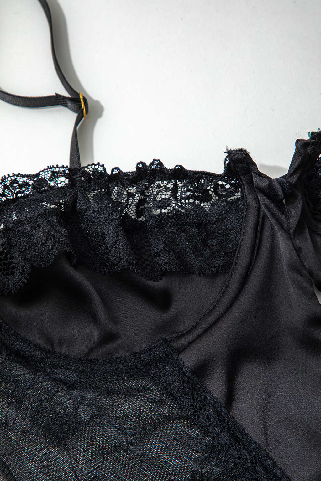 Düğme Dekolteli Bodysuit