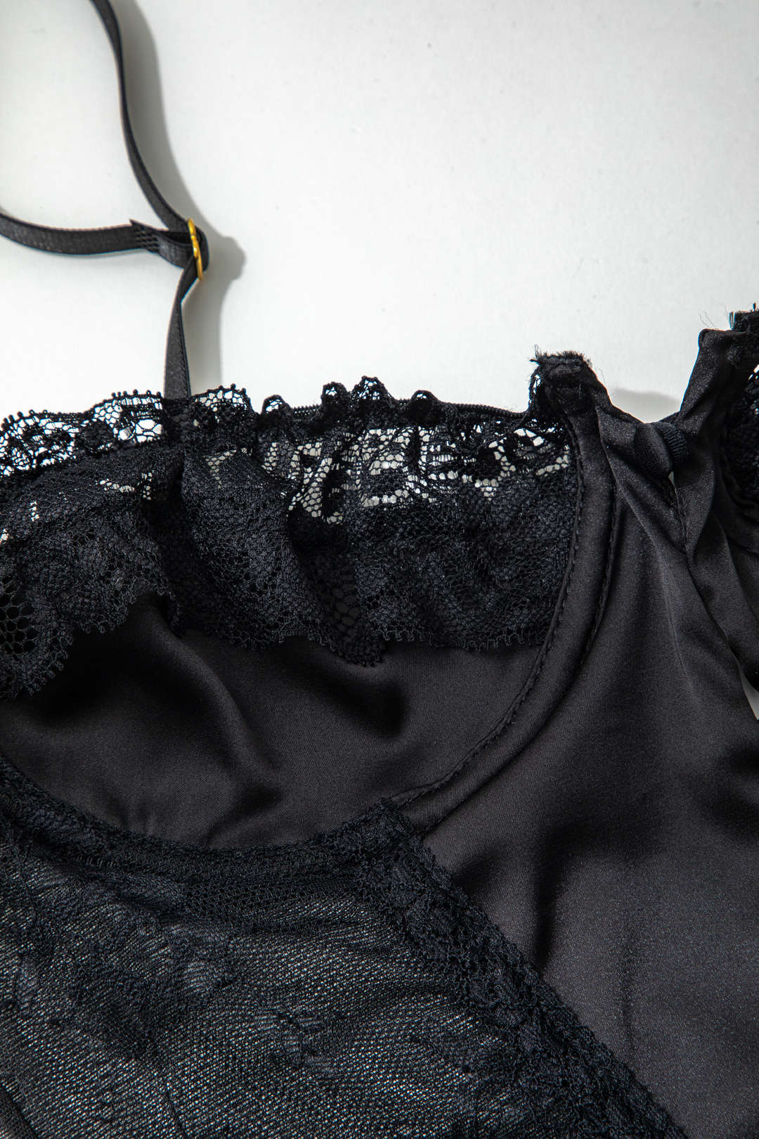 Düğme Dekolteli Bodysuit