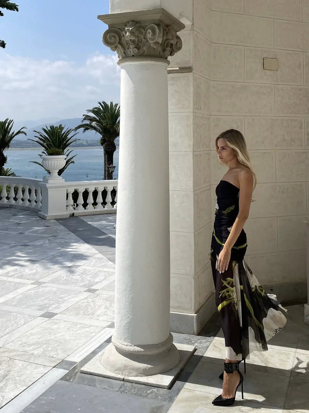 Aneesa Çiçekli Straplez Midi Elbise