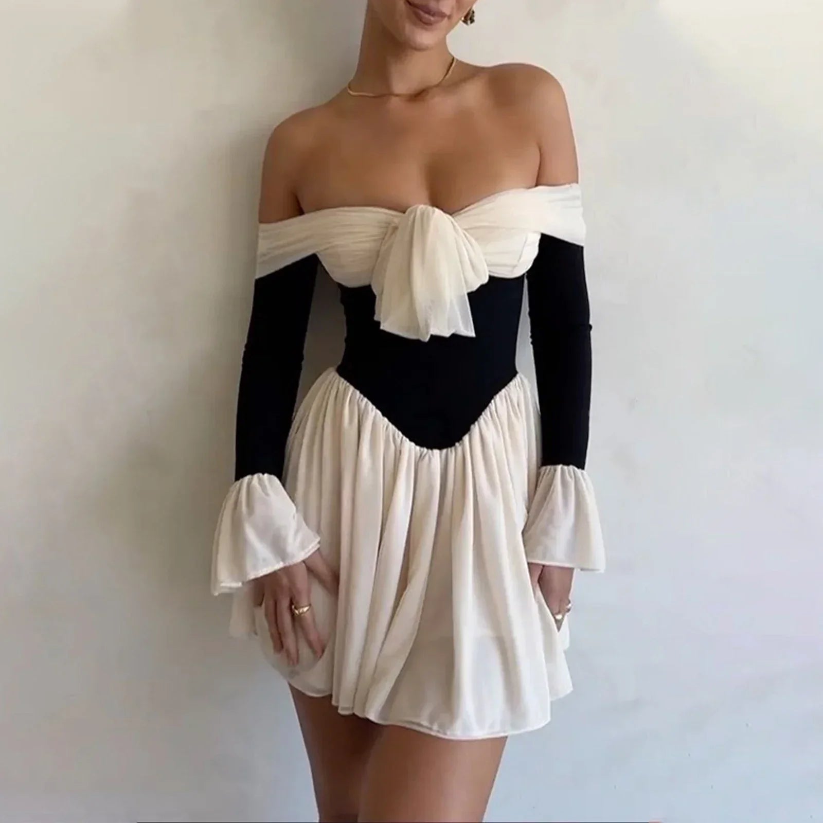 Göğüs Detay Mini Elbise